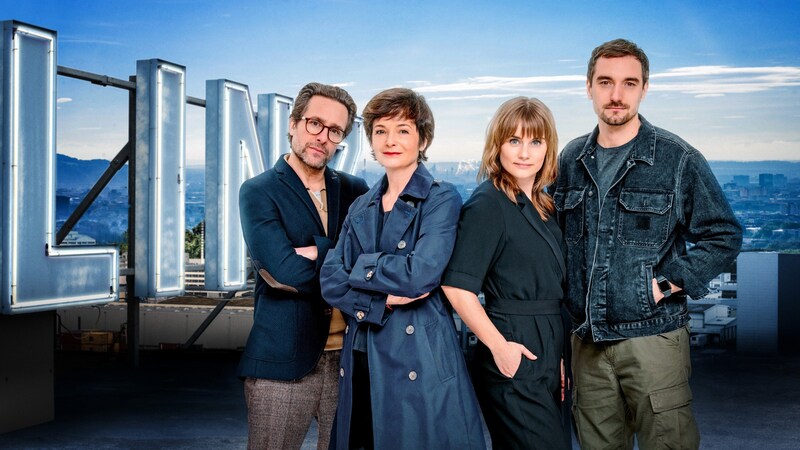 Das „SOKO Linz“-Team: Alexander Pschill als Gerichtsmediziner, Katharina Stemberger als Chefinspektorin, Anna Hausburg und Daniel Gawlowski als Kriminalhauptkommissare. (Bild: ORF/[M] J. Landsiedl [F] T. Ramstorfer)