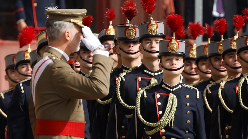 Die junge Kadettin, die in den Skandal verwickelt ist, soll nicht aus dem näheren Umfeld von Kronprinzessin Leonor stammen. (Bild: APA/AFP/POOL/VINCENT WEST)