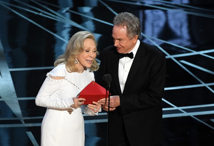 Faye Dunaway und Warren Beatty hatten einen falschen Umschlag in der Hand.