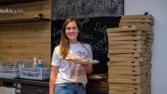 Italien-Flair beim Heurigen! Das Team rund um Philipp und Marie-Theres Essl tischt noch am kommenden Wochenende köstliche Sauerteigpizzen auf. (Bild: Attila Molnar)