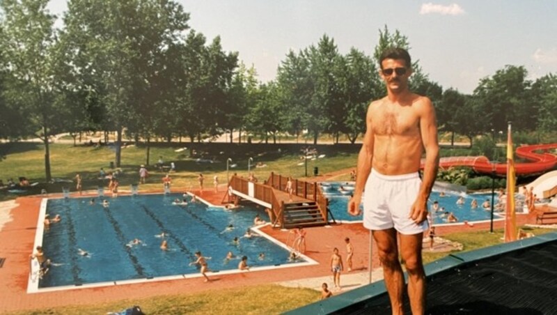Harri Moser vor 30 Jahren bei der Eröffnung des Aquasplash. (Bild: Gemeinde Gols)