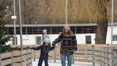 Der Eiszauber bietet Schlittschuhvergnügen unter freiem Himmel. (Bild: Stadt Salzburg / Rocio Escabosa)