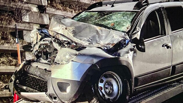 Na silnici spadl desetitunový balvan. Muž z Tennengau se mu ve svém autě nedokázal vyhnout. (Bild: Tschepp Markus)