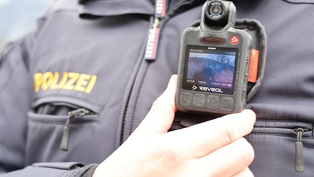 Vücut kameraları gelecekte sadece Tirol'deki tüm polis karakollarında kullanılmayacak. (Bild: Birbaumer Christof)