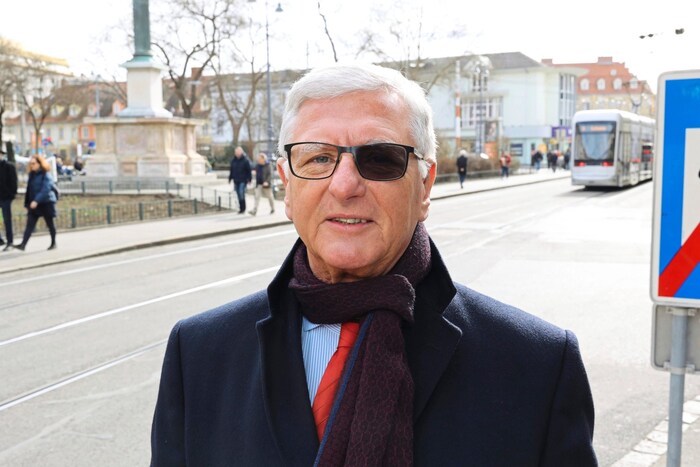 Bernhard Frizberg, 70: „Ein Handyverbot wäre gut. Die Ablenkung ist enorm - die Schüler sollten ...