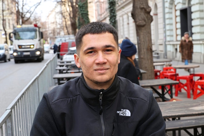 Namik Baručija, 24: „Handys sind zwar ein gutes Tool, um zu lernen, aber meistens werden sie ...