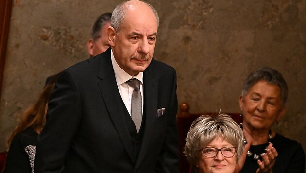 Tamás Sulyok po svém zvolení maďarským prezidentem. (Bild: APA/AFP/ATTILA KISBENEDEK)