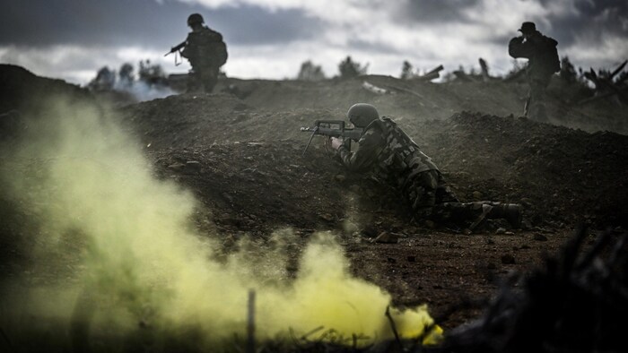 Ukrainische und französische Soldaten trainieren im November 2023 gemeinsam in einem Lager in ...