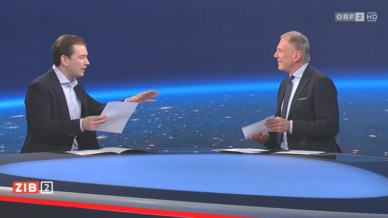 Sebastian Kurz (li.) und Armin Wolf: Zettelwirtschaft in der „ZiB 2“ (Bild: Screenshot/ORF)