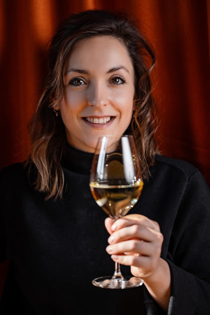 Die Winzerin Stefanie Böheim ist leidenschaftliche Gastgeberin. So hat sie das Weingut einfach um einen Heurigen erweitert, und noch dazu um den elegantesten weit und breit.