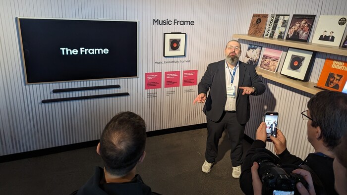 Der Music Frame ist ein anpassbarer und vielseitiger Lautsprecher, der sich nahtlos in ...