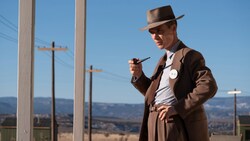 „Oppenheimer“ mit Cillian Murphy geht als absoluter Favorit ins Oscar-Rennen. (Bild: APA/Universal Pictures via AP)