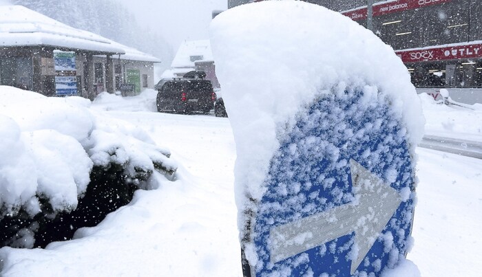 Starker Schneefall am Brenner legte die Autobahn lahm. Auf Extremwetter-Ereignisse will man sich nun besser vorbereiten. 