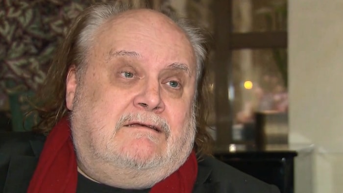 "Alma" playwright Paulus Manker is in the crossfire of criticism.