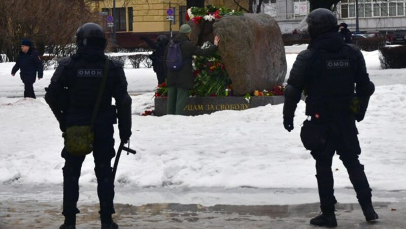 Die russische Polizei geht teils brutal gegen Nawalny-Sympathisanten vor. (Bild: AFP)