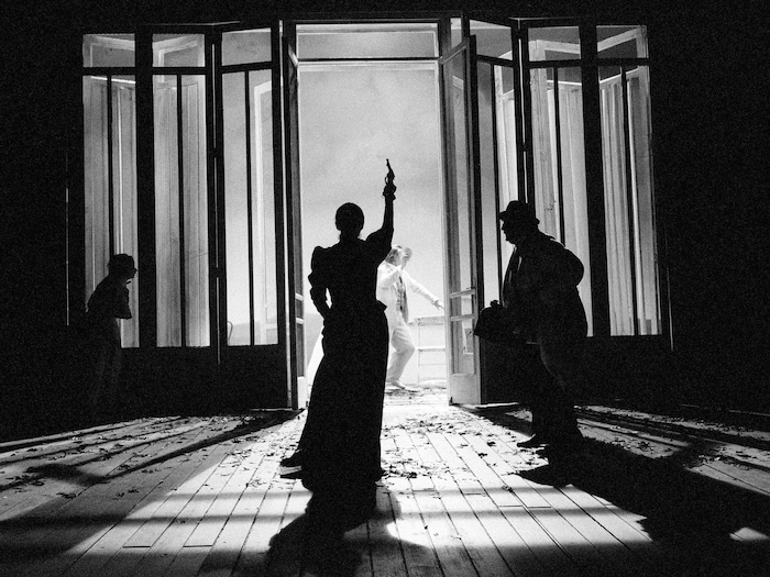 Erika Pluhar in Gorkis „Kinder der Sonne“ am Wiener Burgtheater