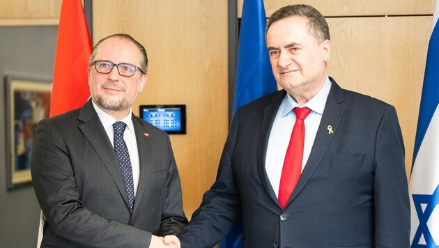 Balról: Alexander Schallenberg külügyminiszter és izraeli kollégája, Izrael Katz. (Bild: APA/BMEIA/MICHAEL GRUBER)