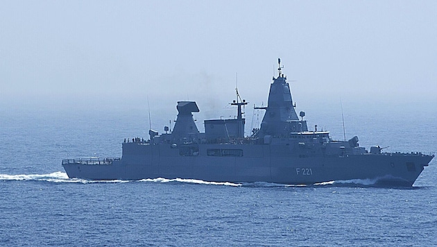 Archivbild von der Hessen (Bild: wikipedia.org/US Naval Forces Europe-Africa/US 6th Fleet)