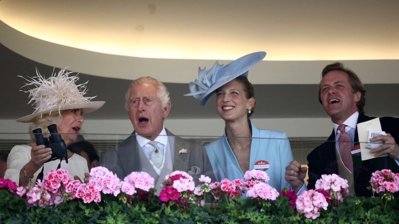 Lady Gabriella Windsor und Thomas Kingston besuchten im letzten Sommer gemeinsam mit Königin Camilla und König Charles Royal Ascot. (Bild: APA/AFP/HENRY NICHOLLS)