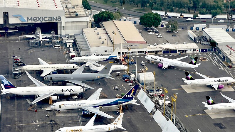 Zahlreiche Jets mussten am Boden bleiben. (Bild: APA/AFP/Daniel SLIM)