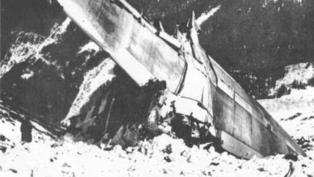 The wreckage was widely scattered in the difficult-to-access terrain on the Glungezer. (Bild: Archiv/LPD Tirol)