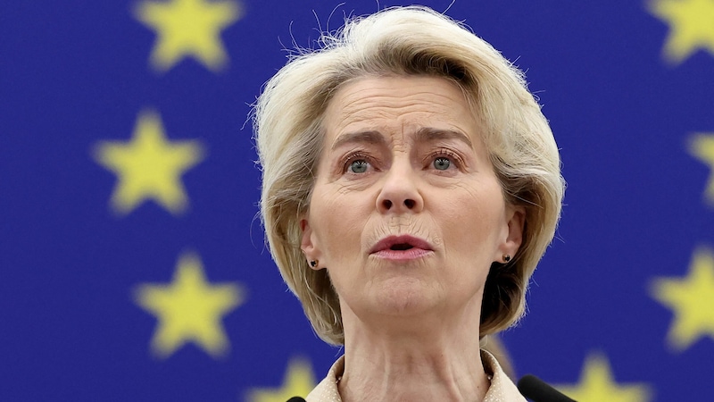 Ursula von der Leyen továbbra is az EU-bizottság élén akar maradni. Ehhez a parlamenti választások után többségre van szüksége. (Bild: AFP)