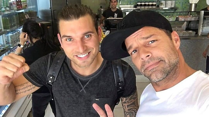 Mit Ricky Martin.