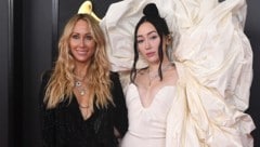 Tish Cyrus und ihre Tochter Noah sollen sich um denselben Mann gestritten haben.  (Bild: Jordan Strauss / AP / picturedesk.com)