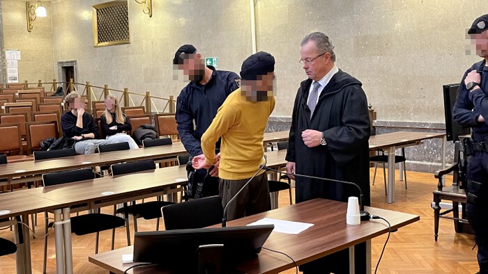 A 46 éves vádlott a védőügyvédjével, Andreas Reichenbachal.