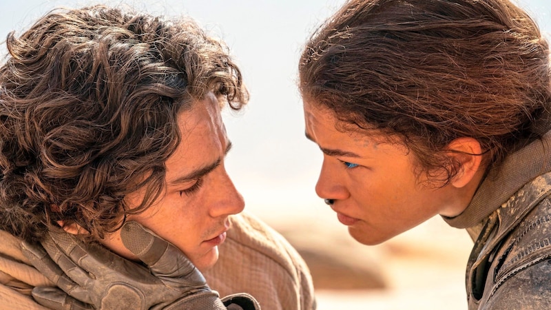 Die schöne Zendaya spielt die verliebte Kriegerin „Chani“ in der Fortsetzung von „Dune“. (Bild: © 2022 Warner Bros. Pictures, Inc. All Rights Reserved.)