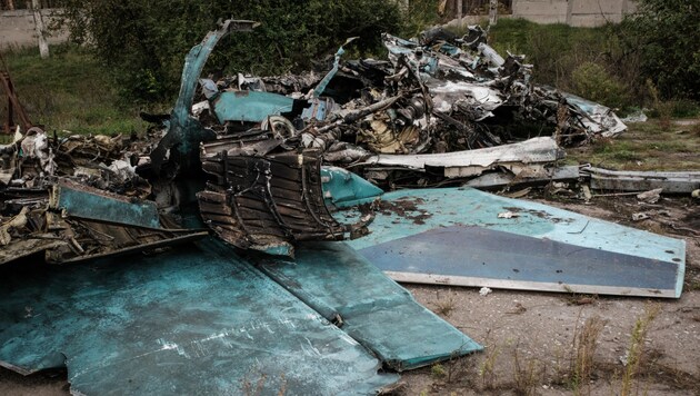 Un chasseur russe Su-34 détruit (photo d'archives d'octobre 2022) (Bild: APA/AFP/Yasuyoshi CHIBA)