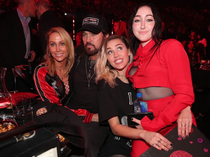 Tish Cyrus mit ihren Ex Billy Ray Cyrus und den Töchern Miley Cyrus und Noah Cyrus