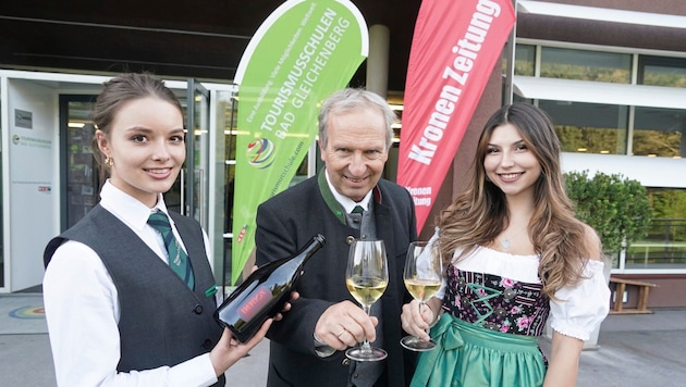 Peter Kospach (Tourismusschulen) und die „Krone“ freuen sich schon auf die große Weintrophy 2024. (Bild: Sepp Pail)