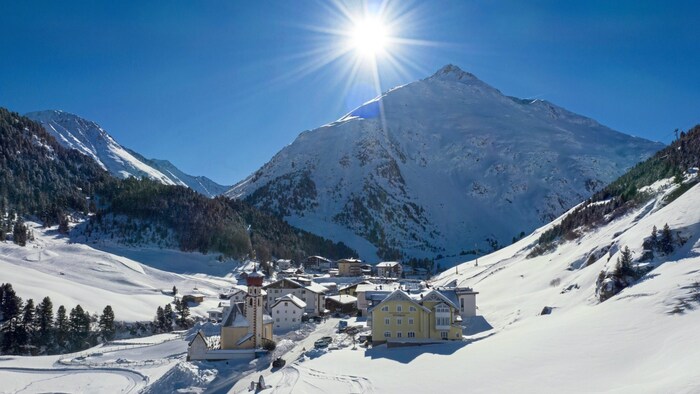 Das Bergsteigerdorf Vent liegt auf 1895 m Seehöhe und ist sowohl im Sommer als auch im Winter ...