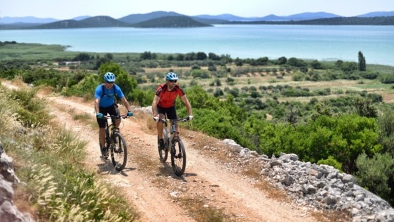 Wenn Sie die Schönheit des Vrana-Sees gerne auf zwei Rädern erleben möchten, dann haben Sie Glück, denn mehrere malerische Radwege der Region führen am Vrana-See vorbei. (Bild: Vedran Metelko)