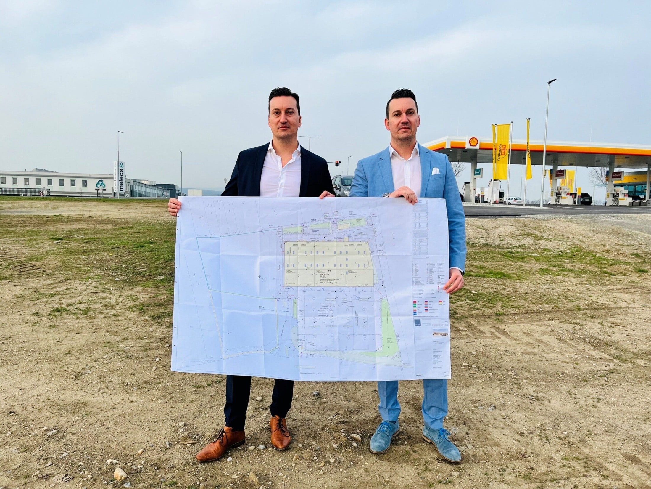 Die Zwillingsbrüder Andreas (links) und Christoph Gottesheim freuen sich auf ihr nächstes Projekt. (Bild: Petra Klikovits)