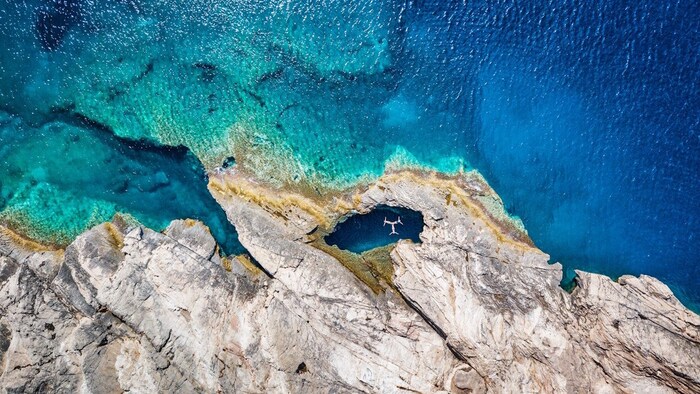 Visit the natural sea bath Zmajevo oko in Dugi otok.
