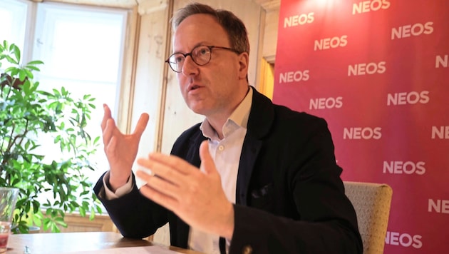 The pink "Robin Hood" Dominik Oberhofer is fighting alone against the state tax.