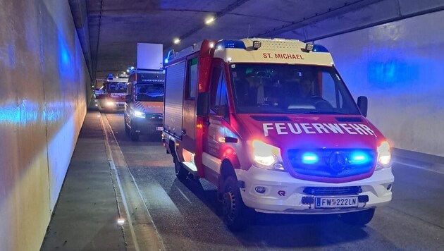 Velká operace v úterý večer v tunelu Gleinalm ve Štýrsku. (Bild: FF Übelbach. FF St. Michael)