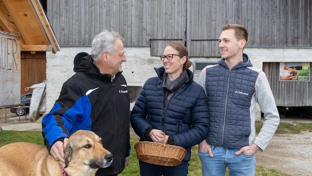 Ulrike Gangl a její manžel Franz přešli na ekologické zemědělství na farmě Kollmann v roce 2005. Jejich syn Michael (22) pomáhá se slepicemi, kravami a husami. (Bild: Berger Susi)