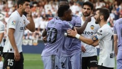 Im vergangenen Jahr geriet Vinicius Junior mit den Valencia-Fans aneinander. (Bild: APA/AFP/JOSE JORDAN)