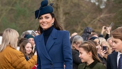 Am 25. Dezember 2023 zeigte sich Prinzessin Kate - im Bild mit ihren Kindern Charlotte und George - beim Weihnachtsgottesdienst der Königsfamilie zum letzten Mal in der Öffentlichkeit. (Bild: Joe Giddens / PA / picturedesk.com)