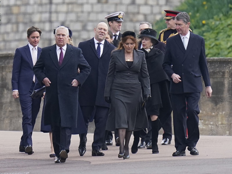 Wie selbstverständlich führte Prinz Andrew die königliche Delegation bei der Trauerfeier von König Konstantin auf Schloss Windsor an. (Bild: PA)