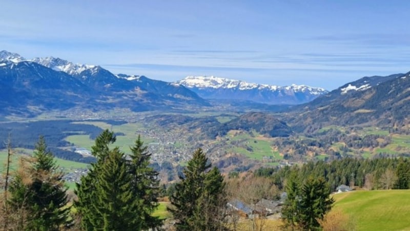 Ausblick vom Ludescherberg Richtung Walgau. (Bild: Bergauer)