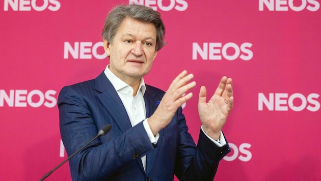 Helmut Brandstätter se presenta como candidato principal de NEOS. (Bild: Michael Indra / SEPA.Media / picturedesk.com)