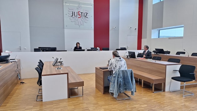 The trial took place behind closed doors on Thursday in a small circle. "How am I supposed to pay the 1000 euros?" asked the defendant after the verdict. (Bild: HS)