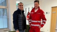 Ali Can (links) mit Lebensretter Markus Lichtenberger (Bild: Rotes Kreuz Salzburg)