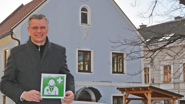 From April, the head of the town Christian Laister is looking forward to additional medical care in Groß Gerungs, which will be offered two mornings a week in the old town hall. (Bild: Stadtgemeinde Groß Gerungs)