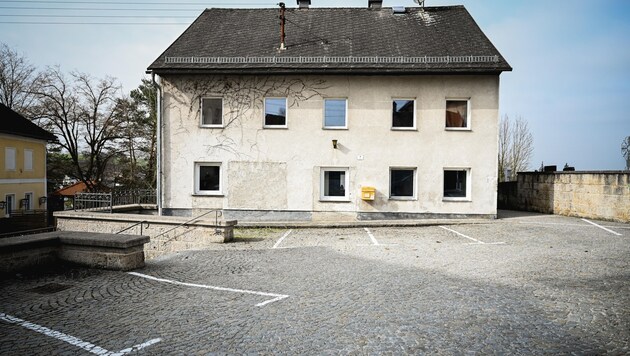 In dieses Haus am Kirchenplatz 1 sollen 15 Flüchtlinge einziehen. (Bild: Wenzel Markus)