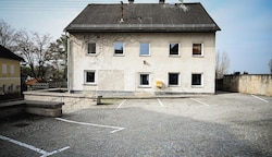 In dieses Haus am Kirchenplatz 1 sollen 15 Flüchtlinge einziehen. (Bild: Wenzel Markus)